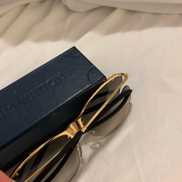 LOUIS VUITTON SUNGLASSES - Picture 8 of 8